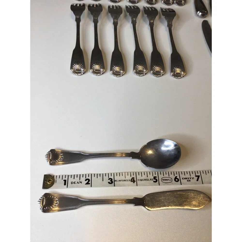 Towle 18/8 Stainless Flatware Forks Spoons Knives Serving 35 pieces Shell